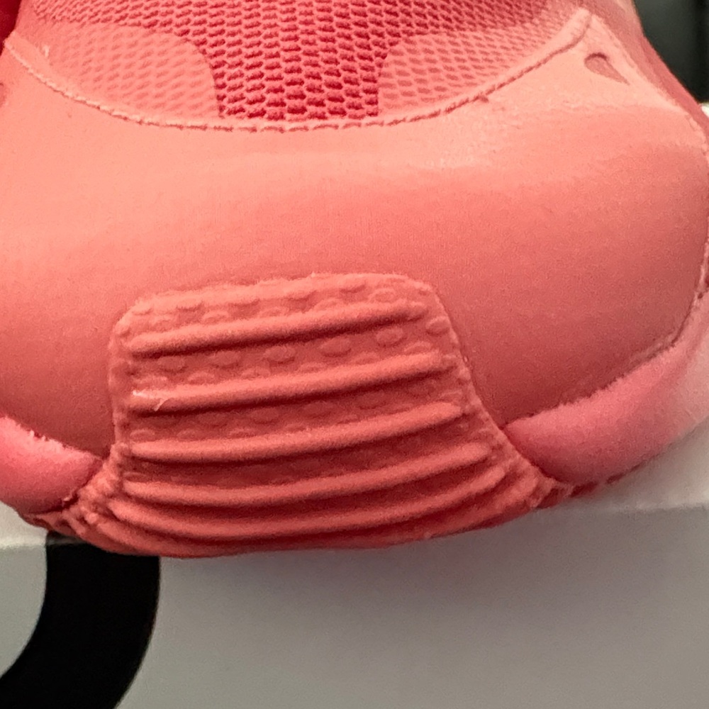 Nike Women's Coral Sneakers Max 270 - Picture 7 of 11